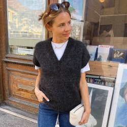 Weekend Slipover V-neck - strikkeopskrift fra PetiteKnit