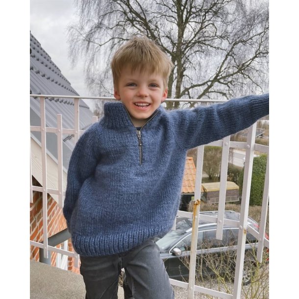 Zipper Sweater Junior - strikkeopskrift fra PetiteKnit