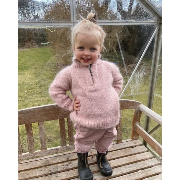Zipper Sweater Junior - strikkeopskrift fra PetiteKnit