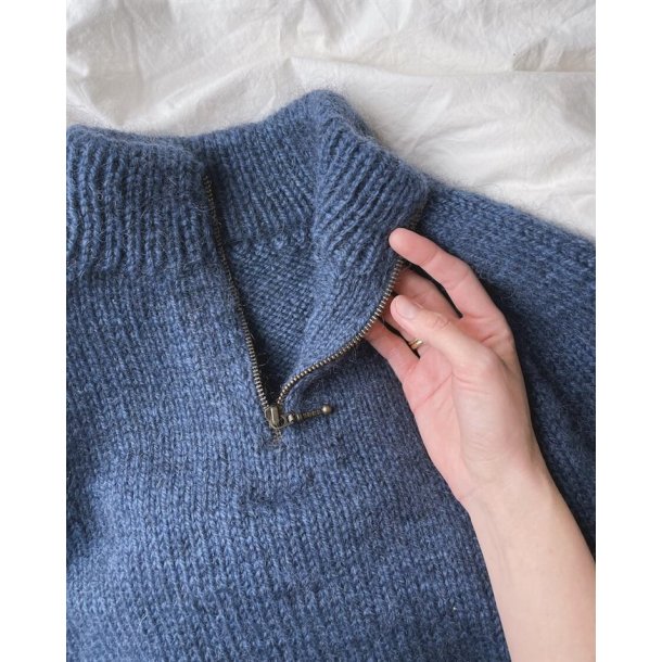 Zipper Sweater Junior - strikkeopskrift fra PetiteKnit