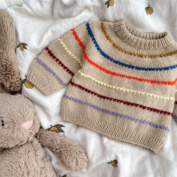 etisk nød konkurrenter Festival Sweater Baby - strikkeopskrift fra PetiteKnit