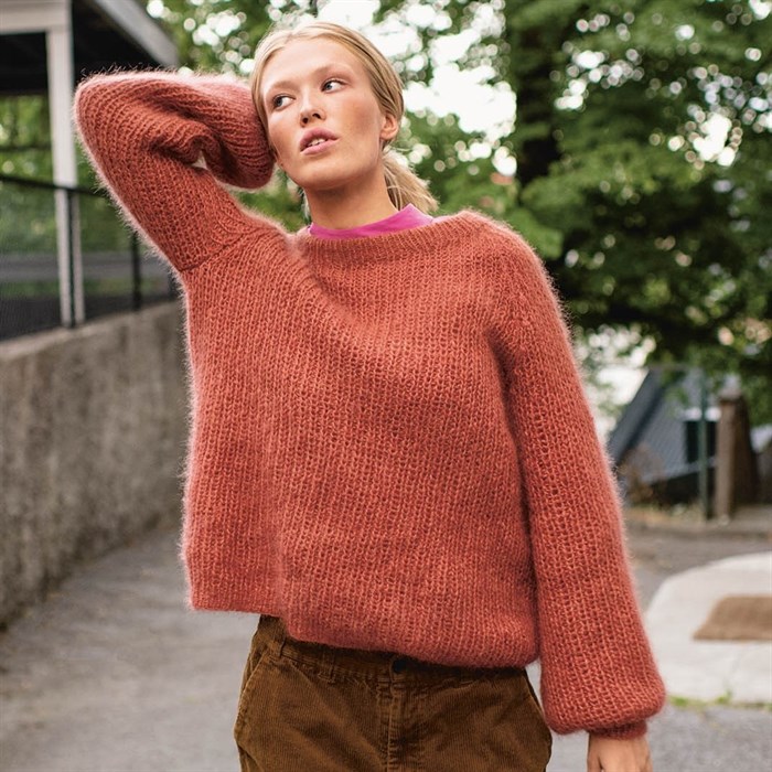 Carla-genseren - strikkekit og garn fra Sandnes
