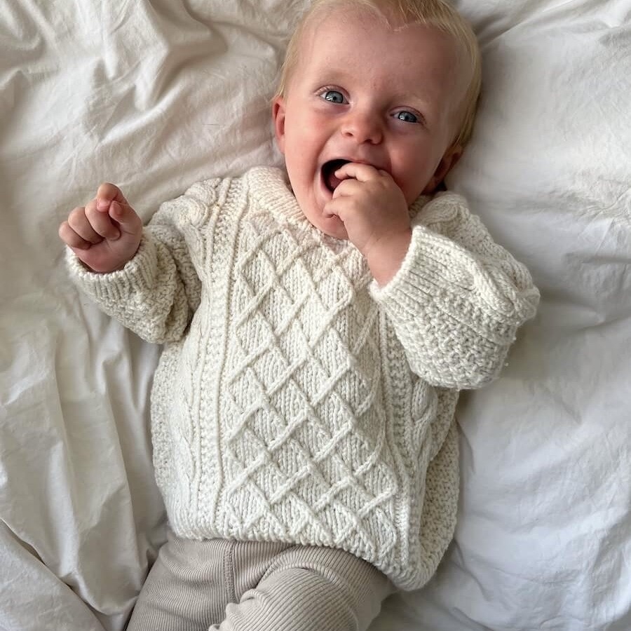 Moby Sweater Baby - strikkeopskrift fra